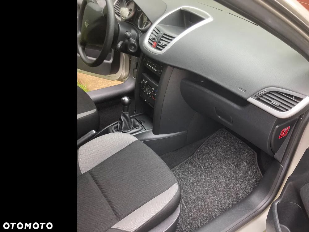 Peugeot 207 - 9