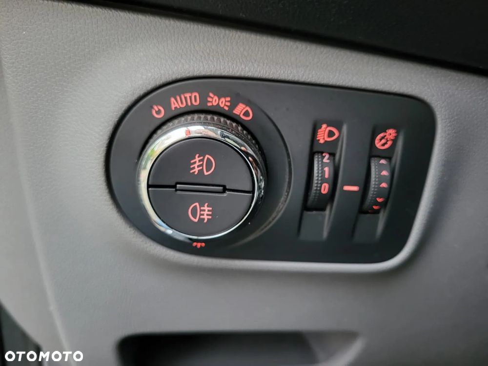 Opel Corsa 1.4 T Cosmo S&S - 17