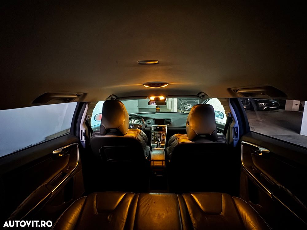 Volvo V60 D6 Plug-In-Hybrid AWD Geartronic Summum - 11