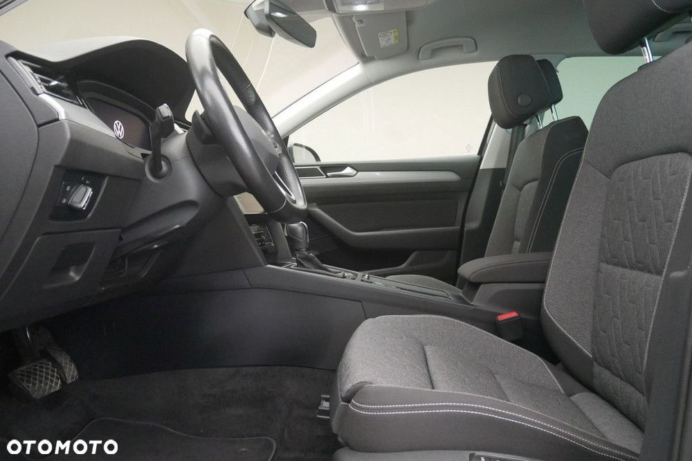 Volkswagen Passat Variant 2.0 TDI SCR Business DSG - 12