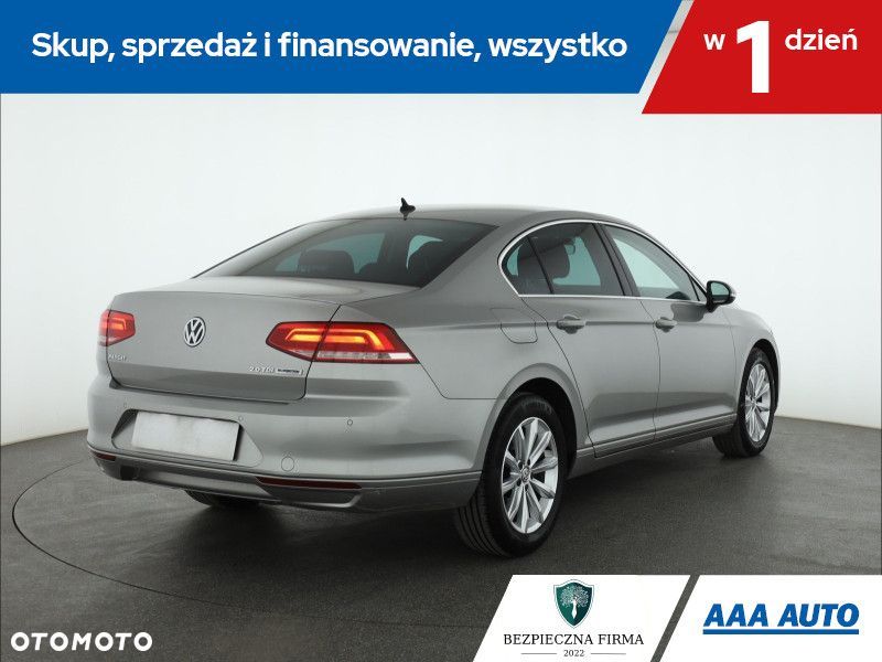 Volkswagen Passat - 6