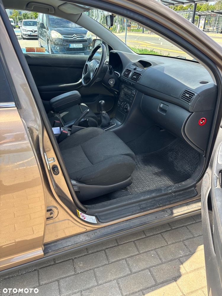 Toyota Avensis 1.8 VVT-i Terra - 7