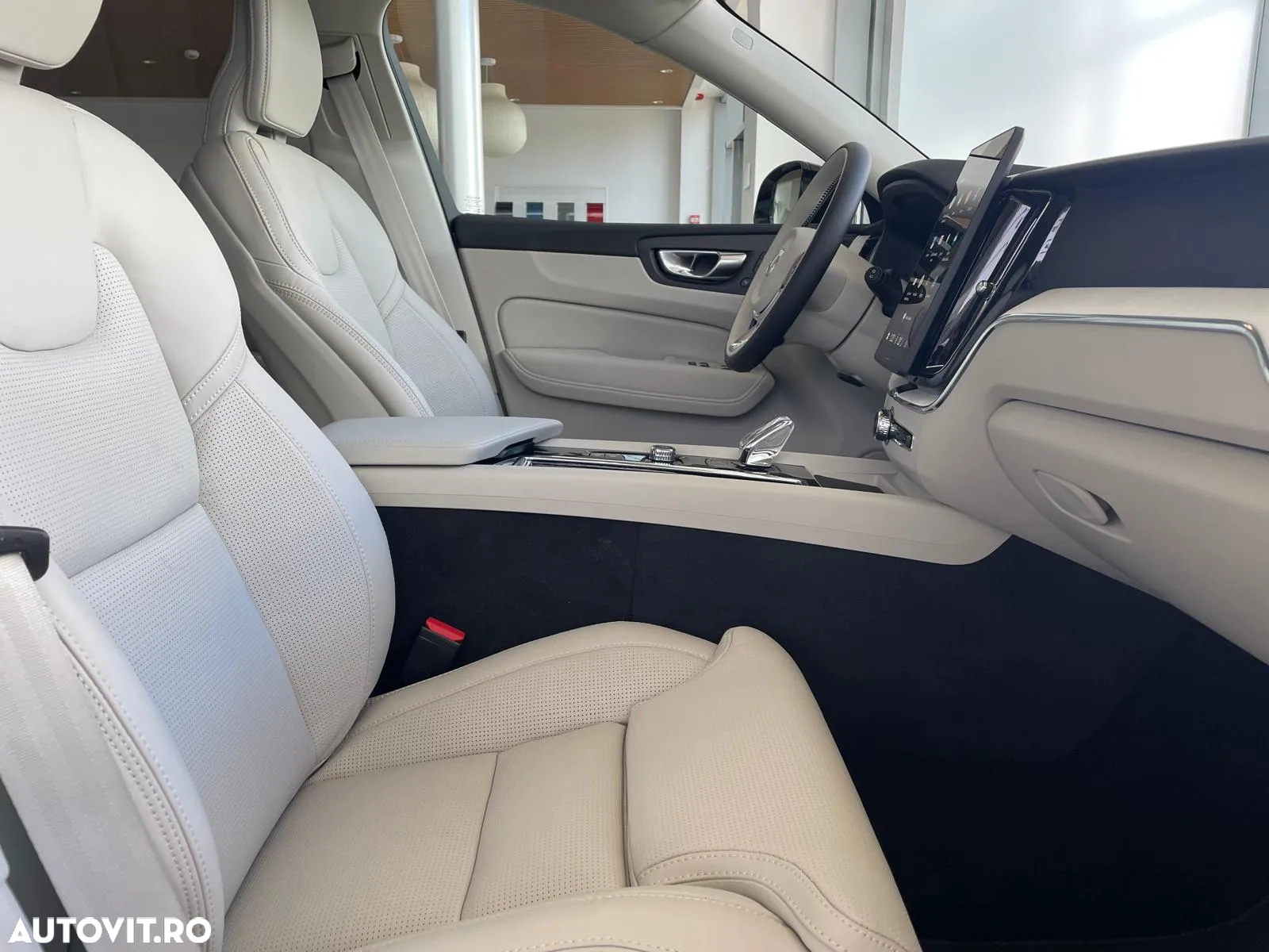 Volvo XC 60 B5 AT AWD MHEV Plus Dark - 10