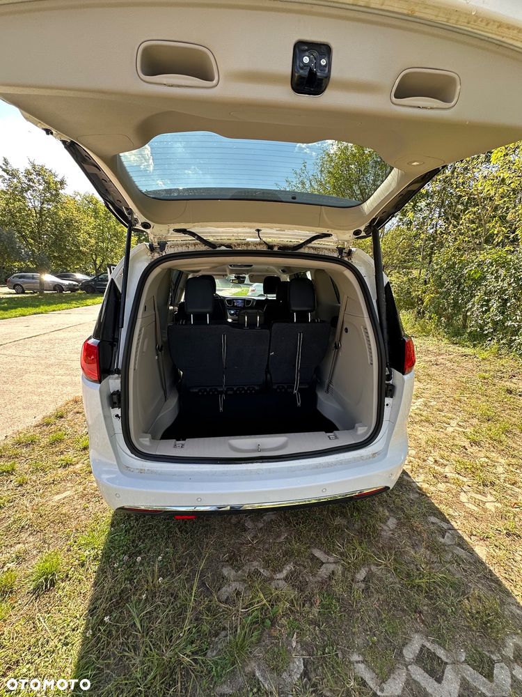 Chrysler Pacifica - 16