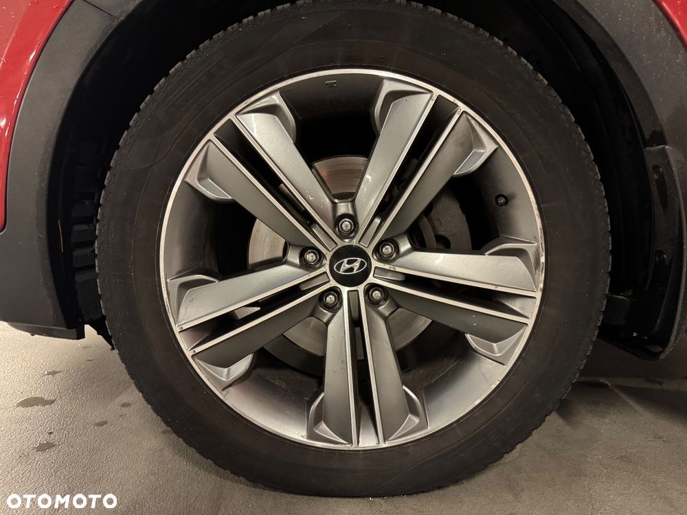 Hyundai Grand Santa Fe - 33