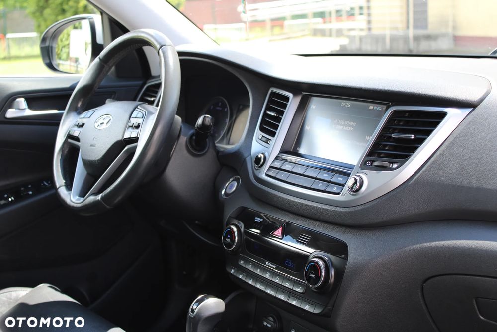 Hyundai Tucson blue 1.7 CRDi 2WD DCT Premium - 23