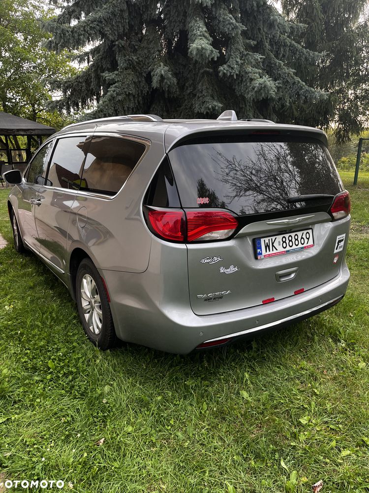 Chrysler Pacifica - 4