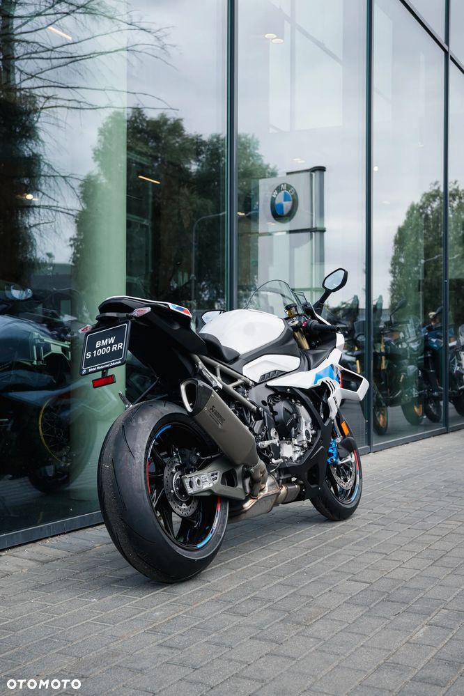 BMW S - 8