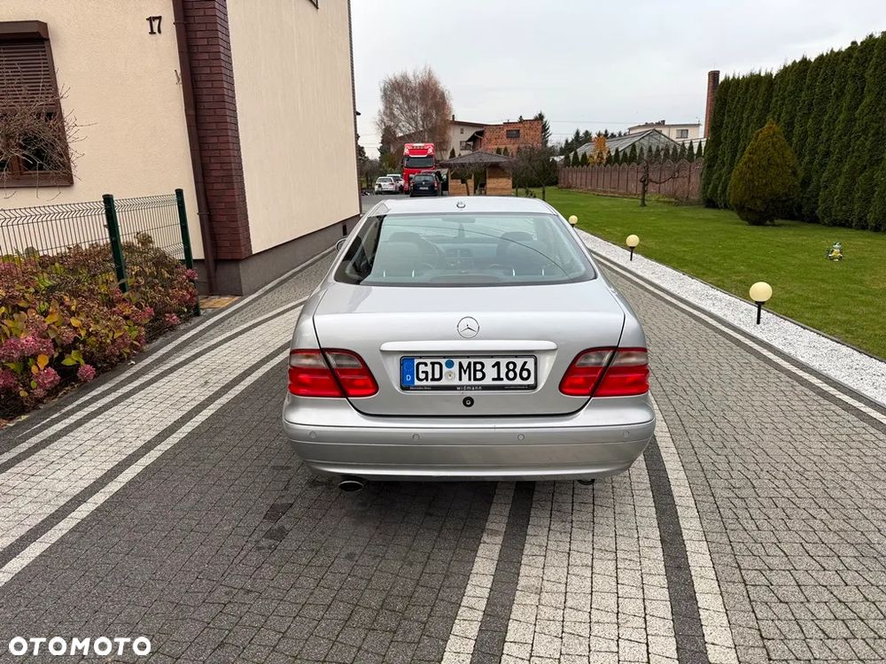 Mercedes-Benz CLK 320 - 12