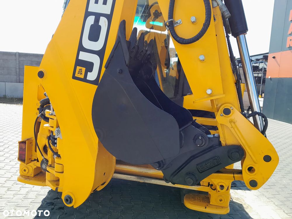 JCB JCB 4CX AEC  2023r - 15