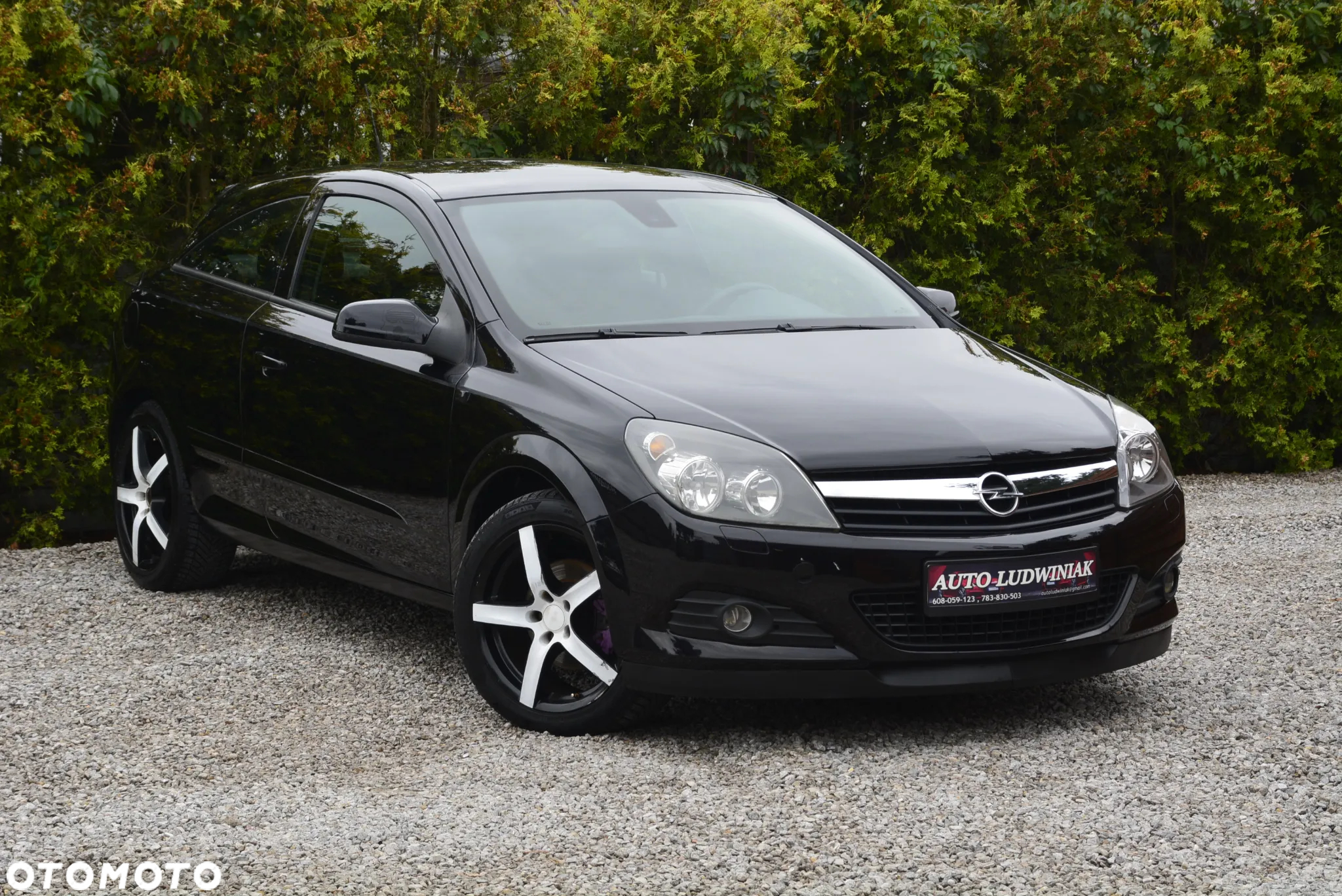 Opel Astra GTC 1.6 NAVI - 3