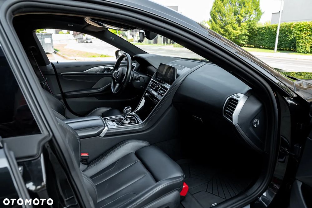 BMW Seria 8 - 24