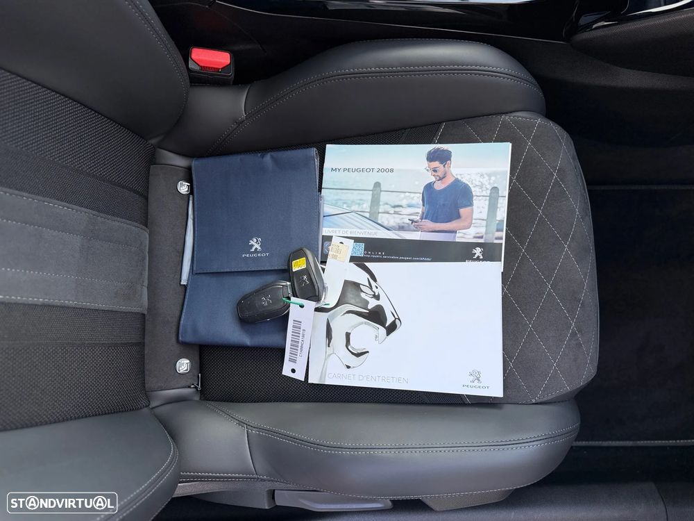 Peugeot 2008 1.2 PureTech GT EAT8 - 11