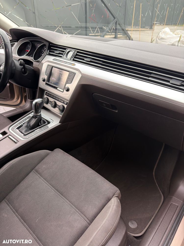Volkswagen Passat 2.0 TDI DSG Comfortline - 11