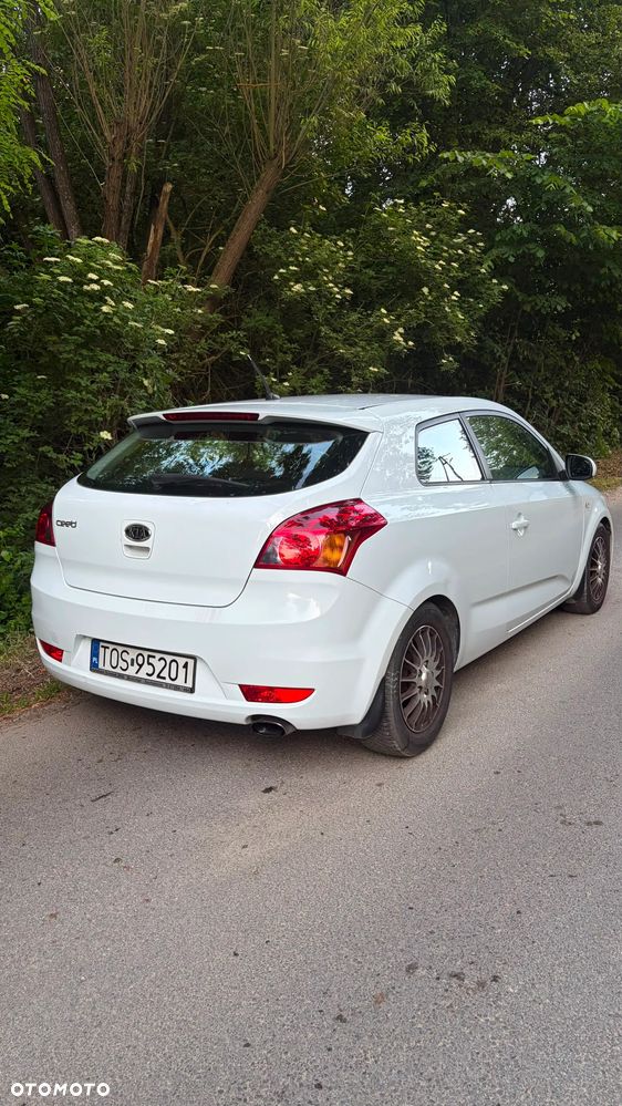 Kia Ceed 1.6 L - 9