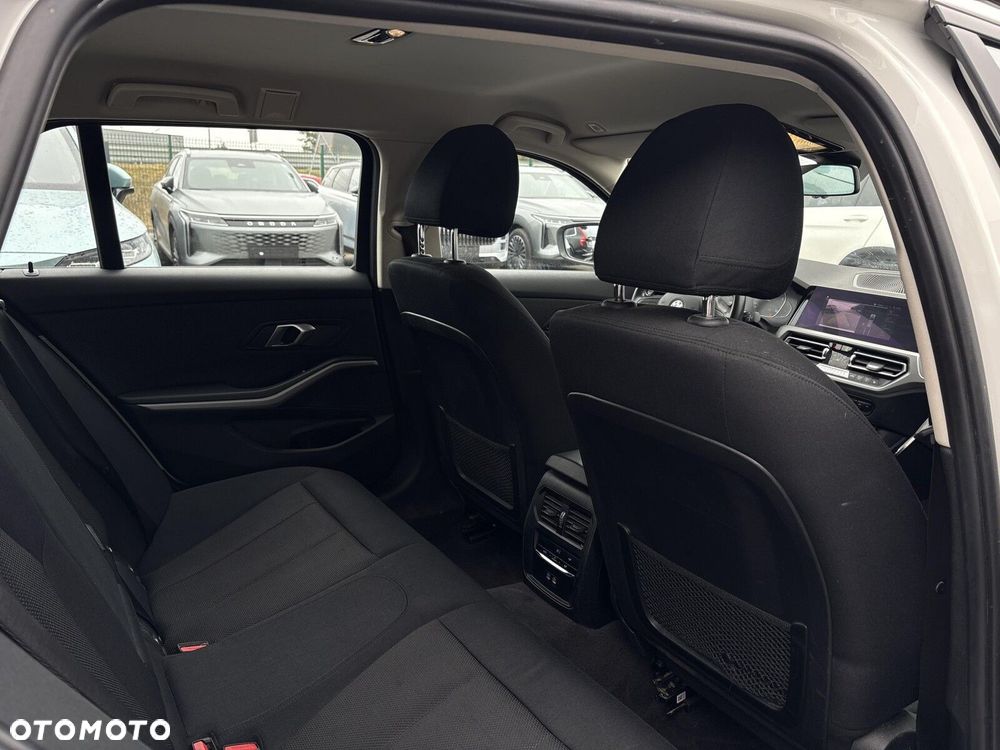 BMW Seria 3 318i Advantage - 26