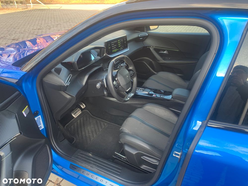 Peugeot 2008 PureTech 130 EAT8 GT - 17