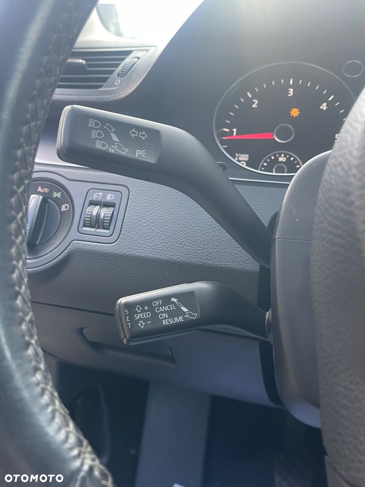 Volkswagen Passat 2.0 TDI DPF Highline - 16