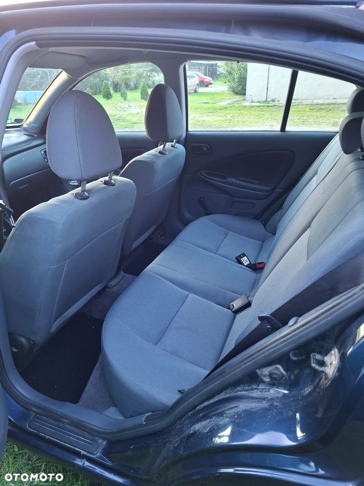 Nissan Almera 1.5 Base - 8
