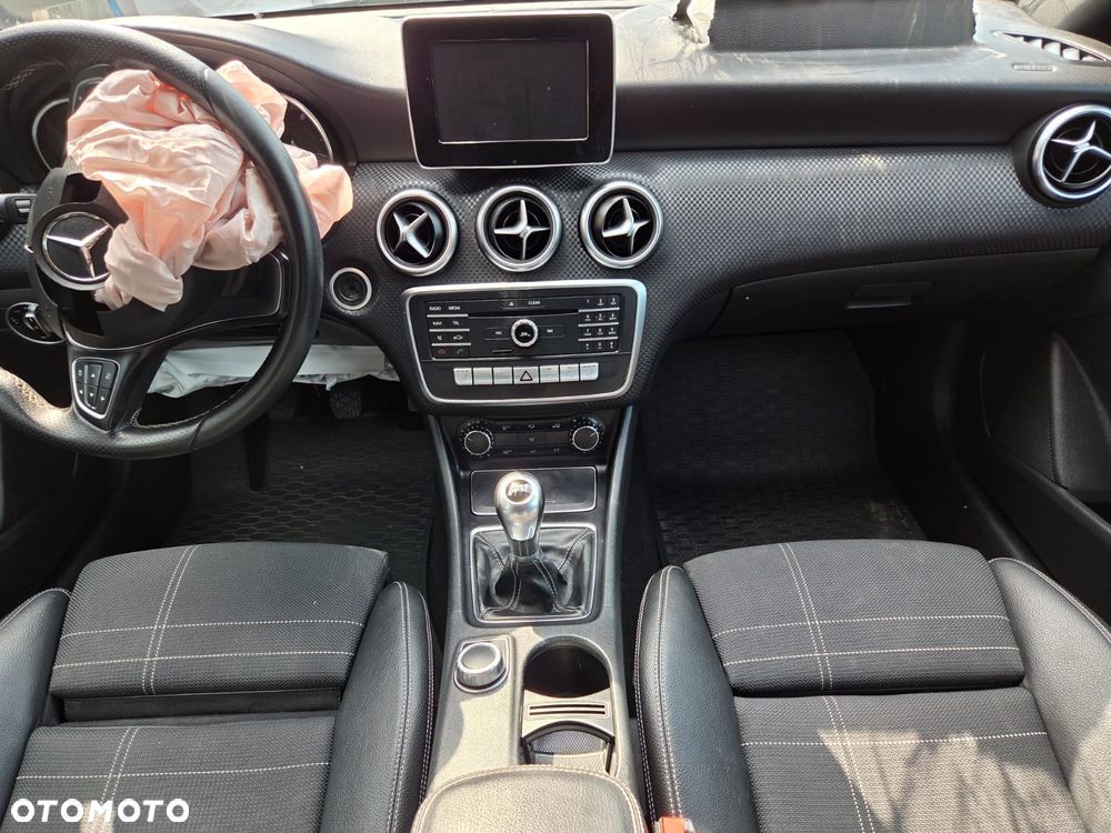 Mercedes-Benz Klasa A 180 (BlueEFFICIENCY) - 5
