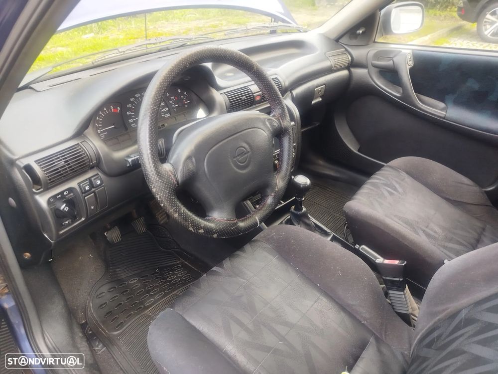 Opel Astra 1.7 TD GLS - 12