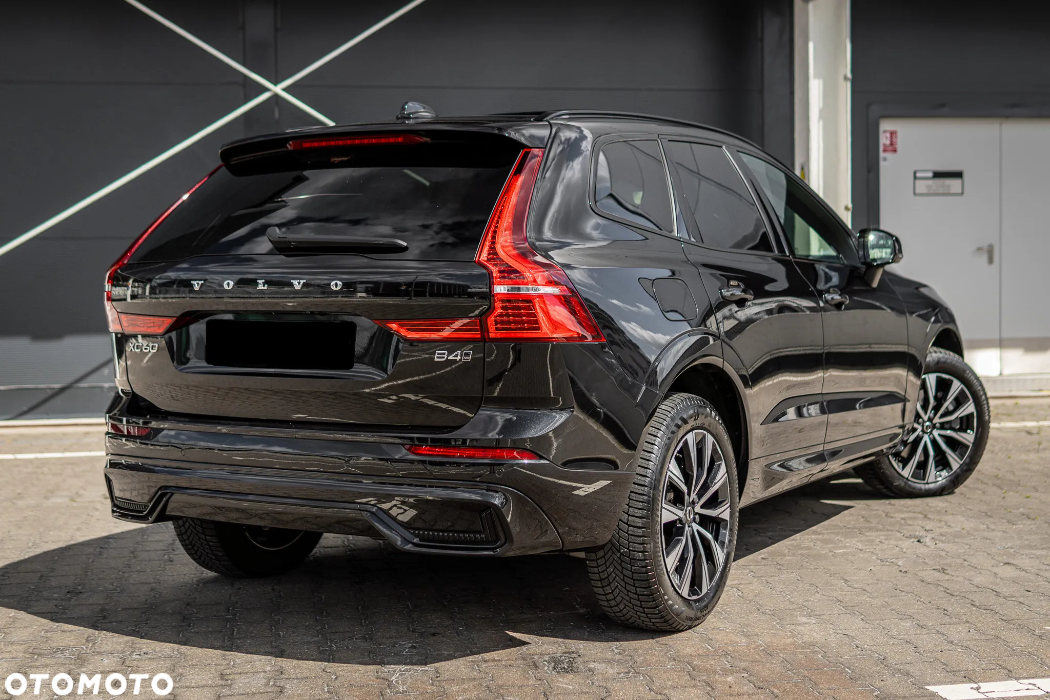 Volvo XC 60 B4 D AWD Plus Dark - 5