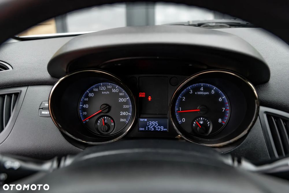 Hyundai Genesis Coupe 2.0 T - 28