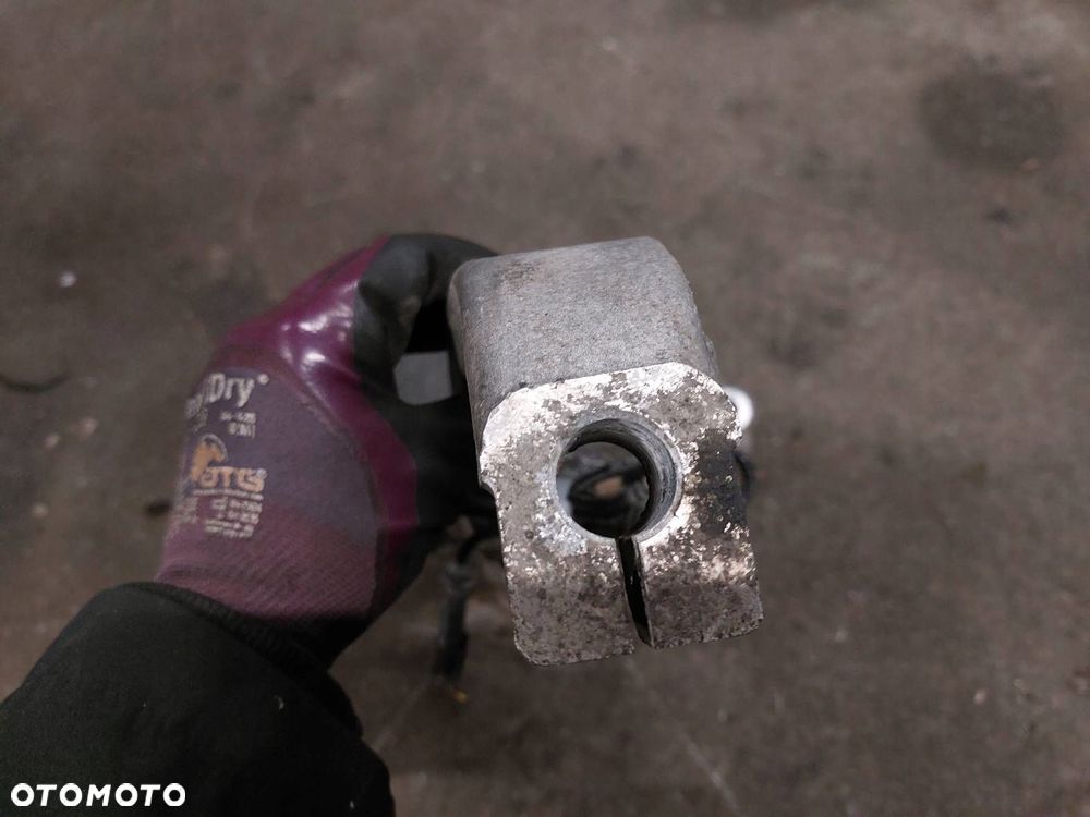 PIASTA ZWROTNICA PRAWA PRZÓD BMW F10 520d - 5