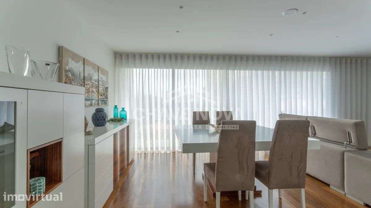 Apartamento T3 com Vista Deslumbrante no Coração de Vila Nova de Gaia - Grande imagem: 5/30