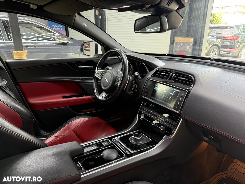 Jaguar XE 2.0 AWD R-Sport - 30