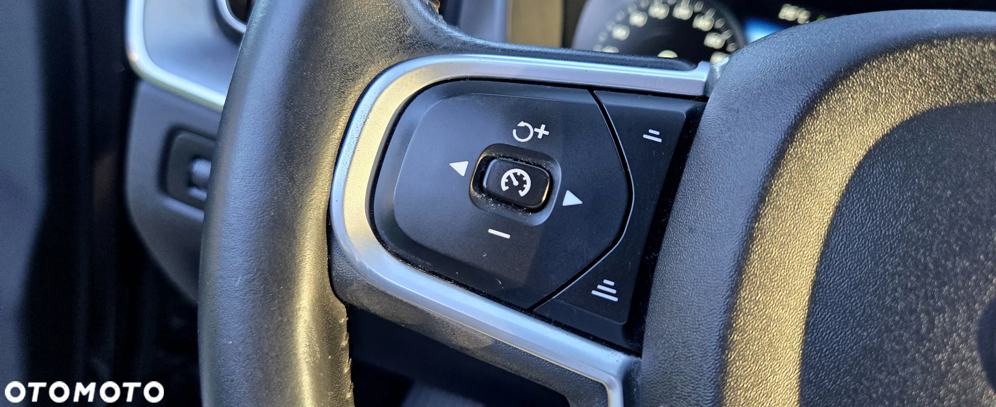 Volvo XC 60 D4 Momentum Pro - 23