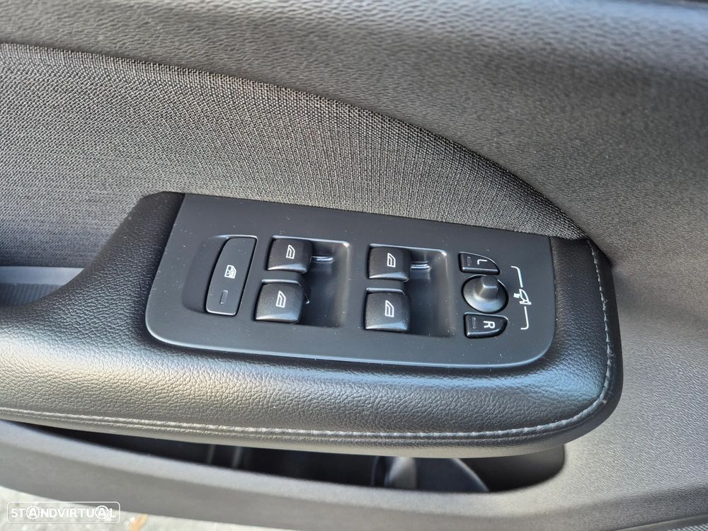 Volvo V60 2.0 D3 Momentum Plus - 18