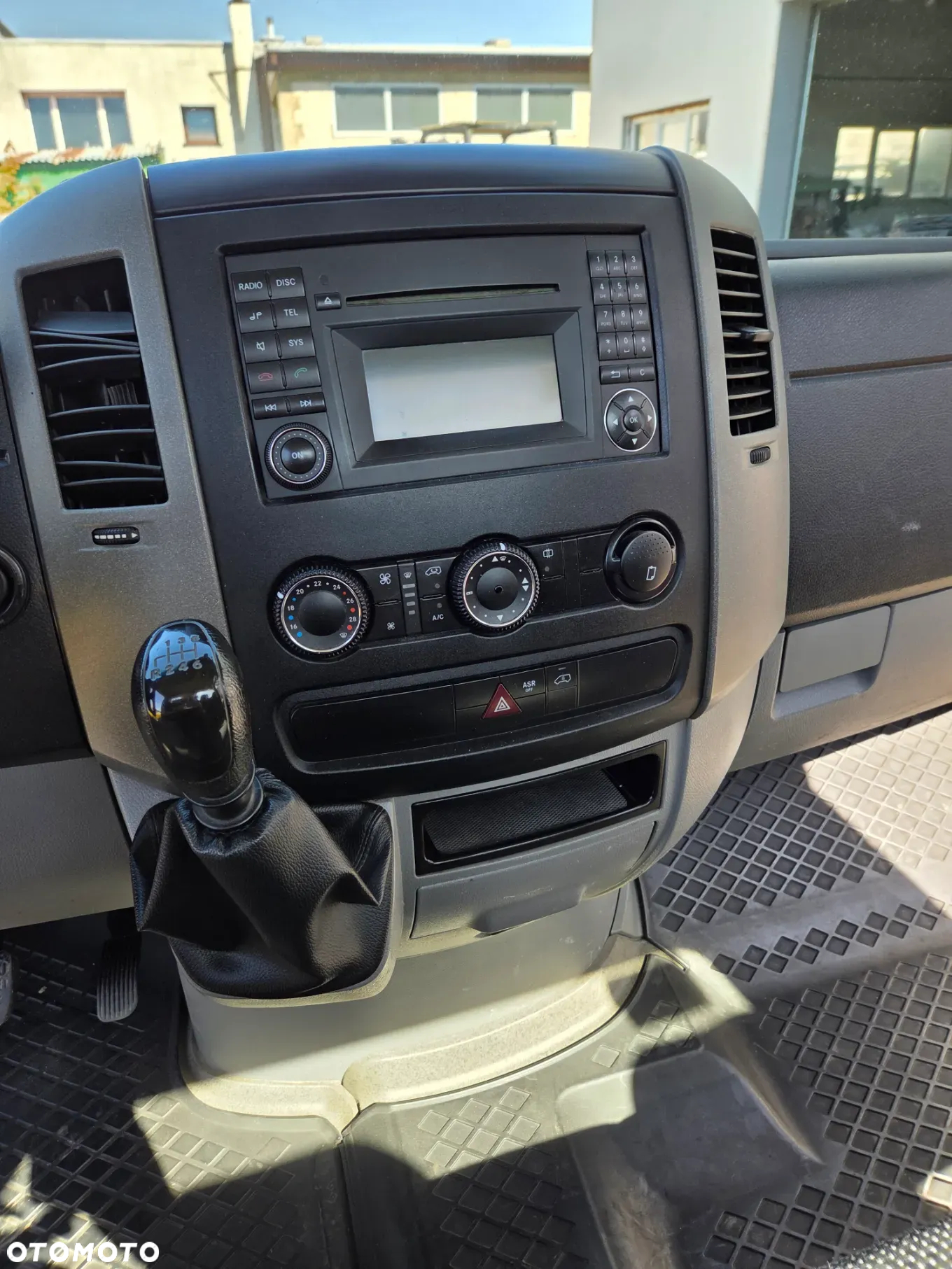 Mercedes-Benz Sprinter - 20