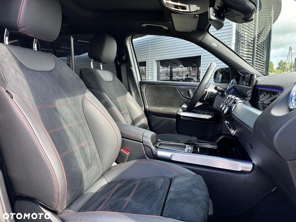 Mercedes-Benz GLB - 11