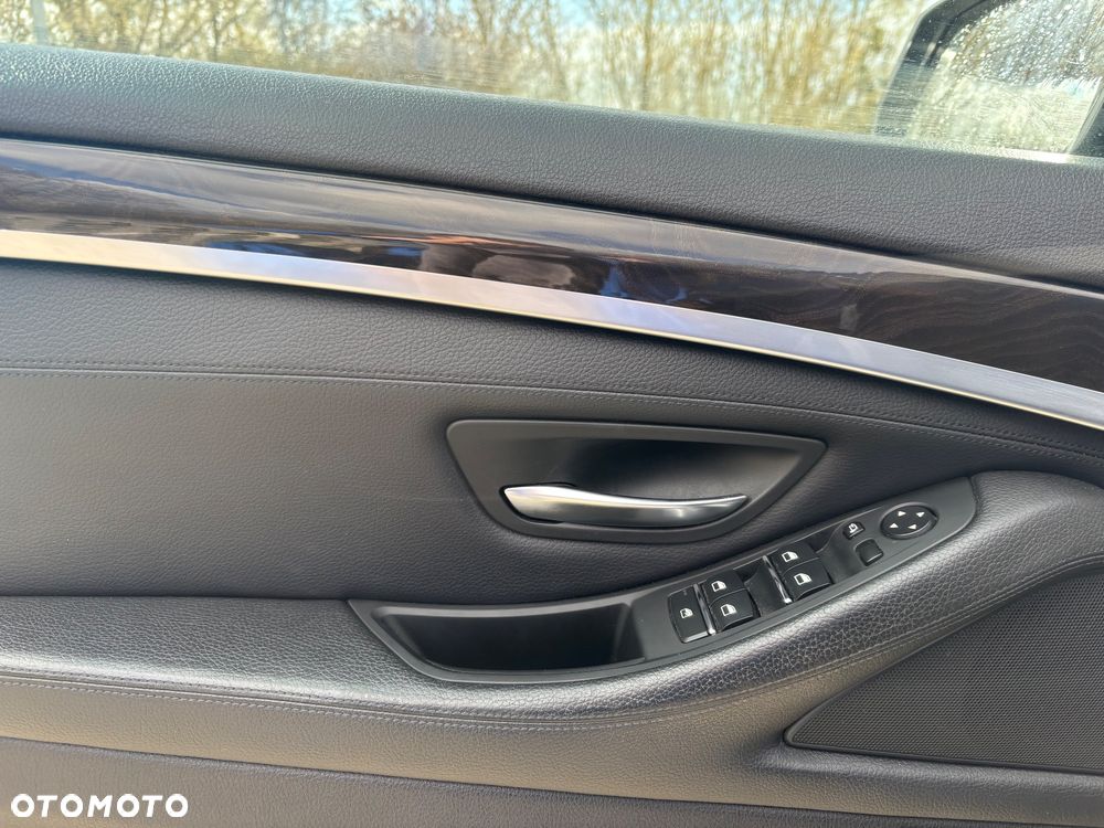 BMW Seria 5 528i - 13