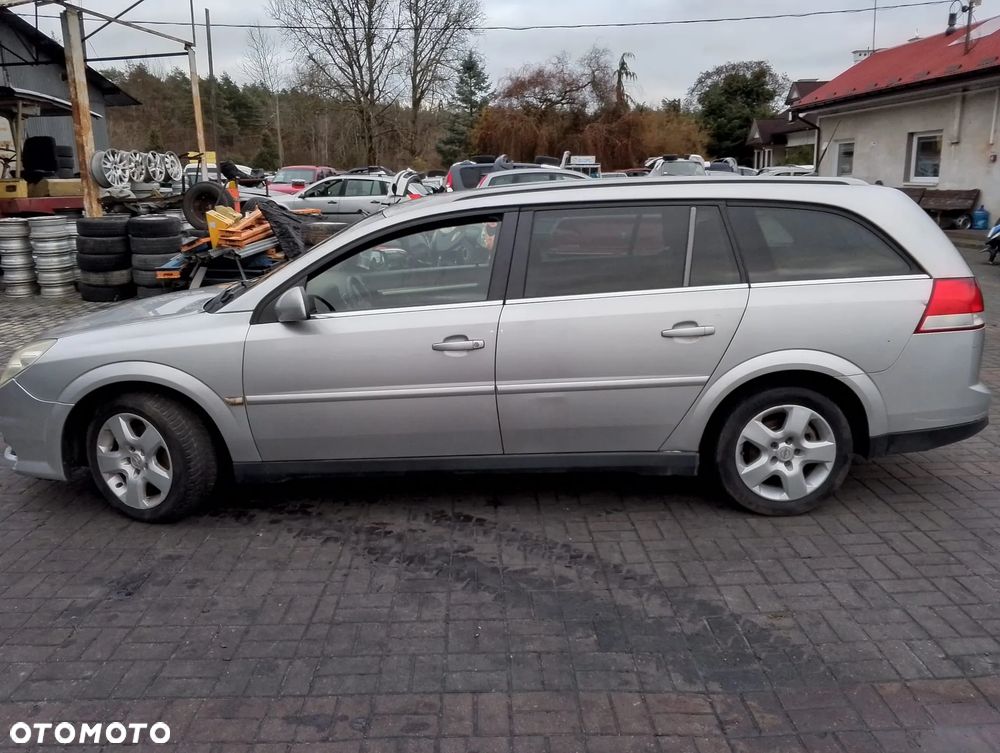 Opel Vectra C FL (05-08r.) 1.9 CDTI 149KM. Silnik Z19DTH Skrzynia F40WR lakier Z157 /157. Cały na części. GWARANCJA !!! Przód Tył Zestaw Komplet Drzwi Klapa Zderzak Błotnik Maska Grill Atrapa Szyba Pas Lampa Lusterko Boczki Fotel Kanapa Kokpit Deska Rozdzielcza Przełącznik Włącznik Sterownik Przewody Wiązka Instalacja Moduł Komputer Czujnik Listwa Pompa Alternator Wtryski Głowica Rozrusznik Kompresor Sprzęgło Dwumas Silnik Skrzynia ABS Klimatyzacji Paliwa Wspomagania Kolektor Turbina Przepustnica Zawór Chłodnica Koło Hak Belka Sanki Zawieszenie Mcpherson Półoś Amortyzator Wydech Tłumik Zacisk Most - 4
