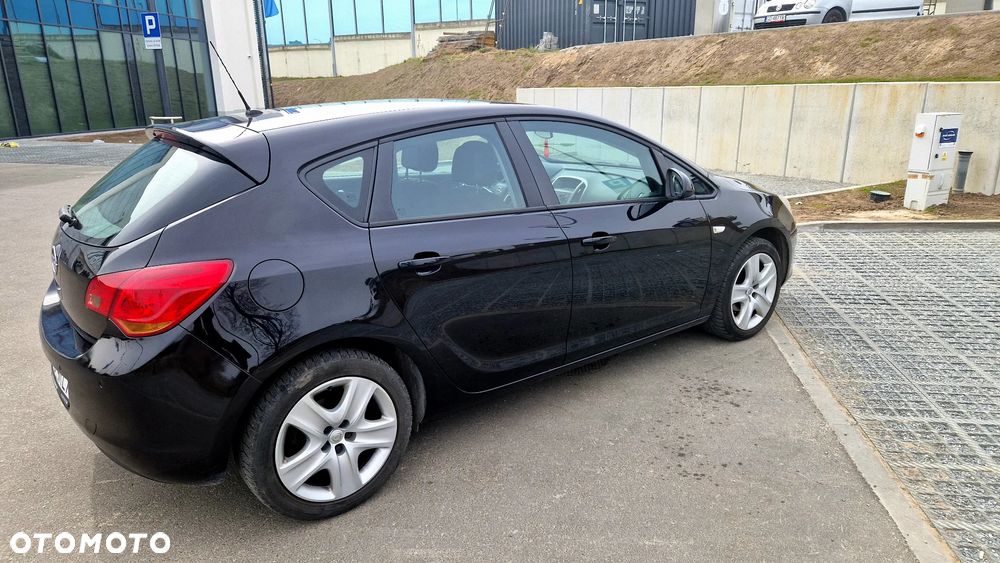 Opel Astra 1.4 T Cosmo - 4