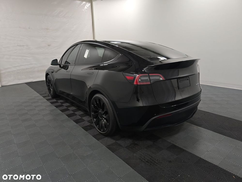 Tesla Y Performance AWD - 2