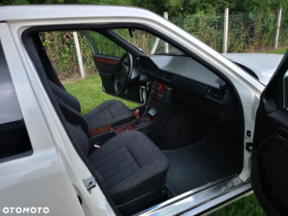 Mercedes-Benz W124 (1984-1993) - 11