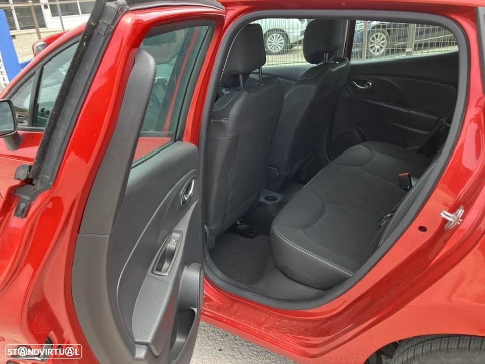Renault Clio 1.2 16V 75 Collection - 11