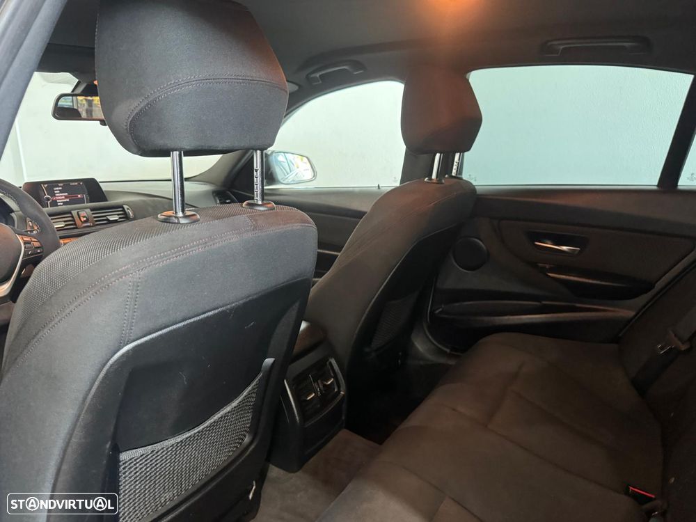 BMW 320 d Auto Pack M - 19