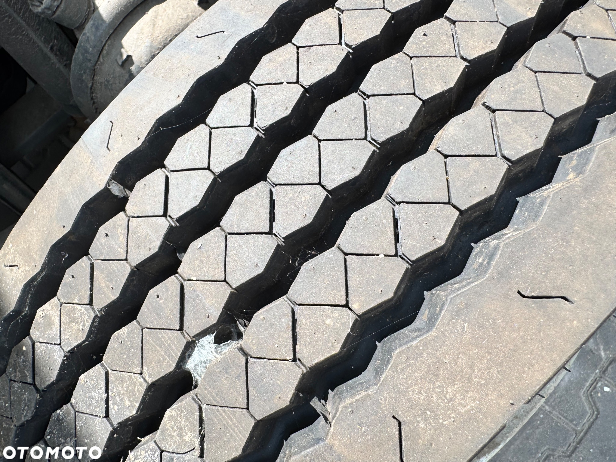 Kompletne koło napędowe, felga, opona LEAO 215/75 R17,5 - 4