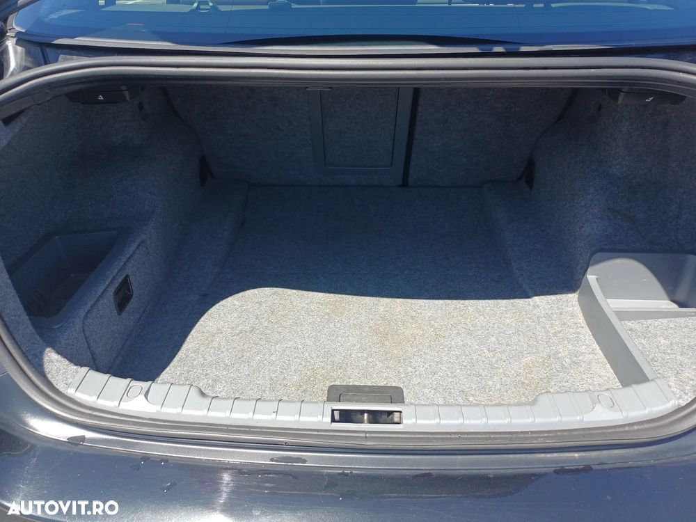 BMW Seria 3 320i - 9