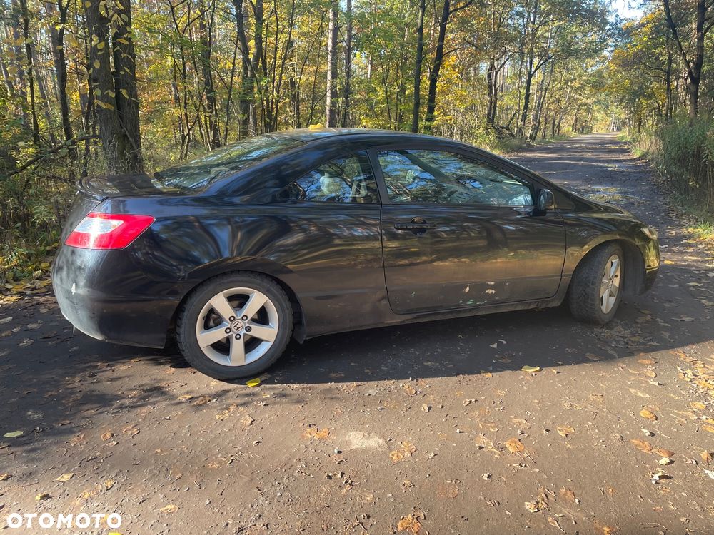 Honda Civic 1.8 LX Coupe - 6