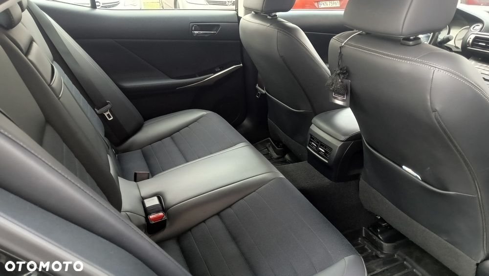 Lexus IS 300h Elite - 15