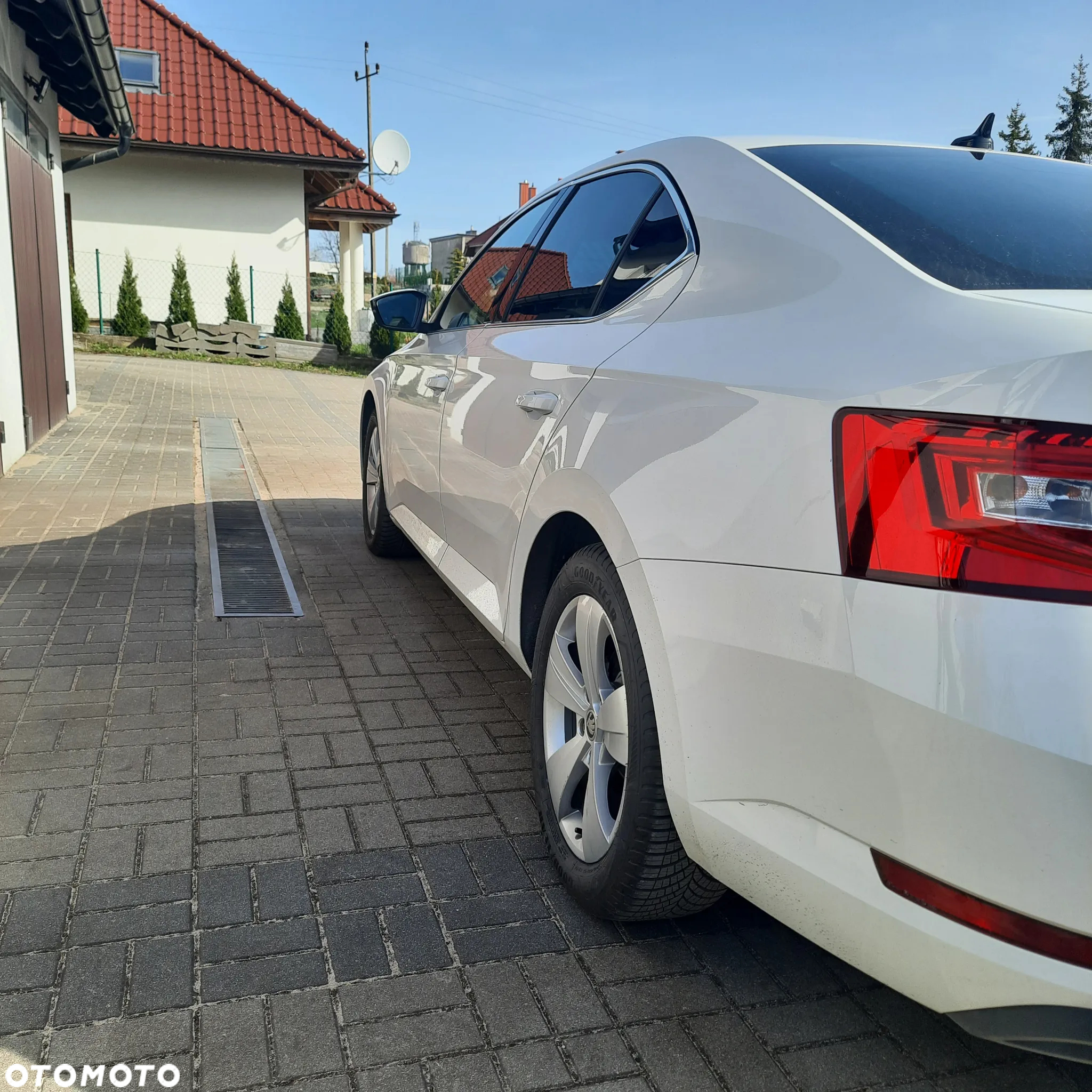 Skoda Superb 2.0 TDI DSG Active - 9