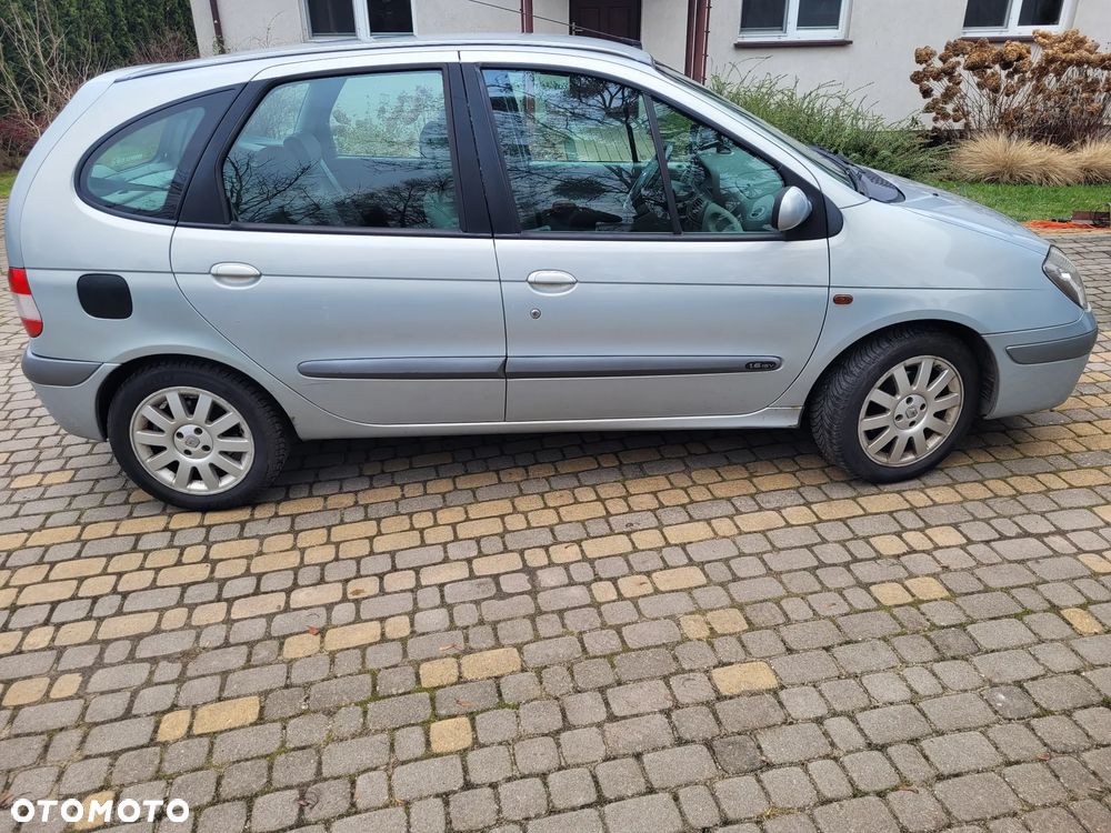Renault Scenic 1.6 16V Family - 4