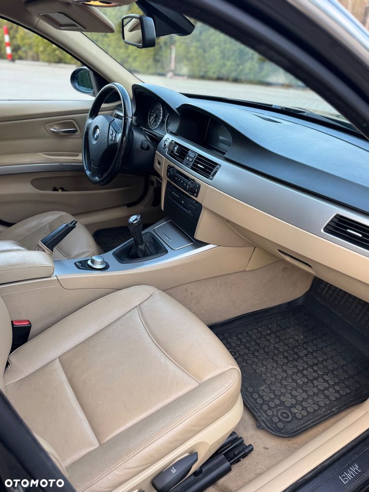 BMW Seria 3 320i - 14