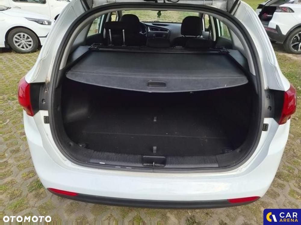 Kia Ceed - 36