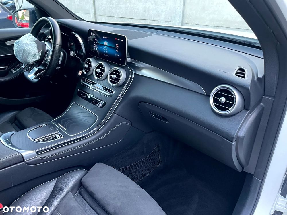 Mercedes-Benz GLC 220 d 4Matic 9G-TRONIC AMG Line - 27